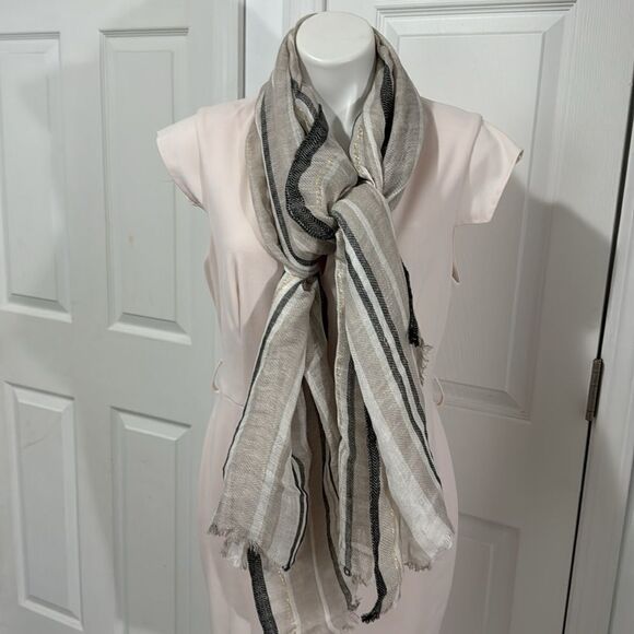 BANANA REPUBLIC SCARF NWT - Picture 4 of 7